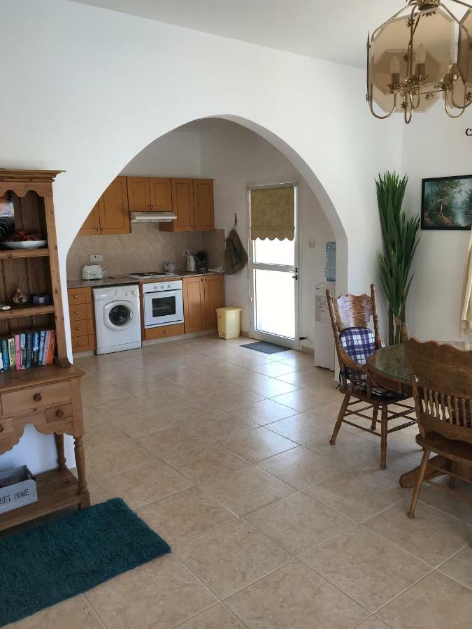 Lilly Villa Peyia Bagian luar foto