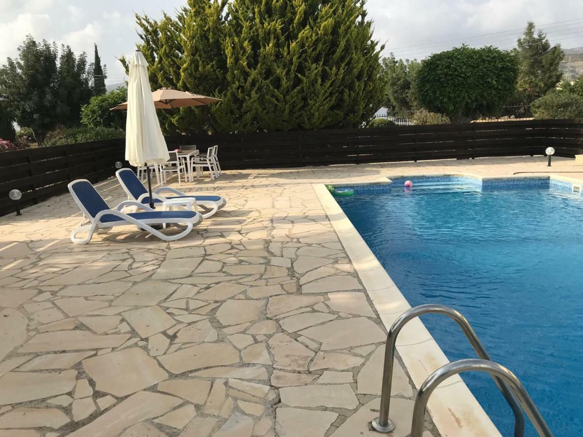 Lilly Villa Peyia Bagian luar foto