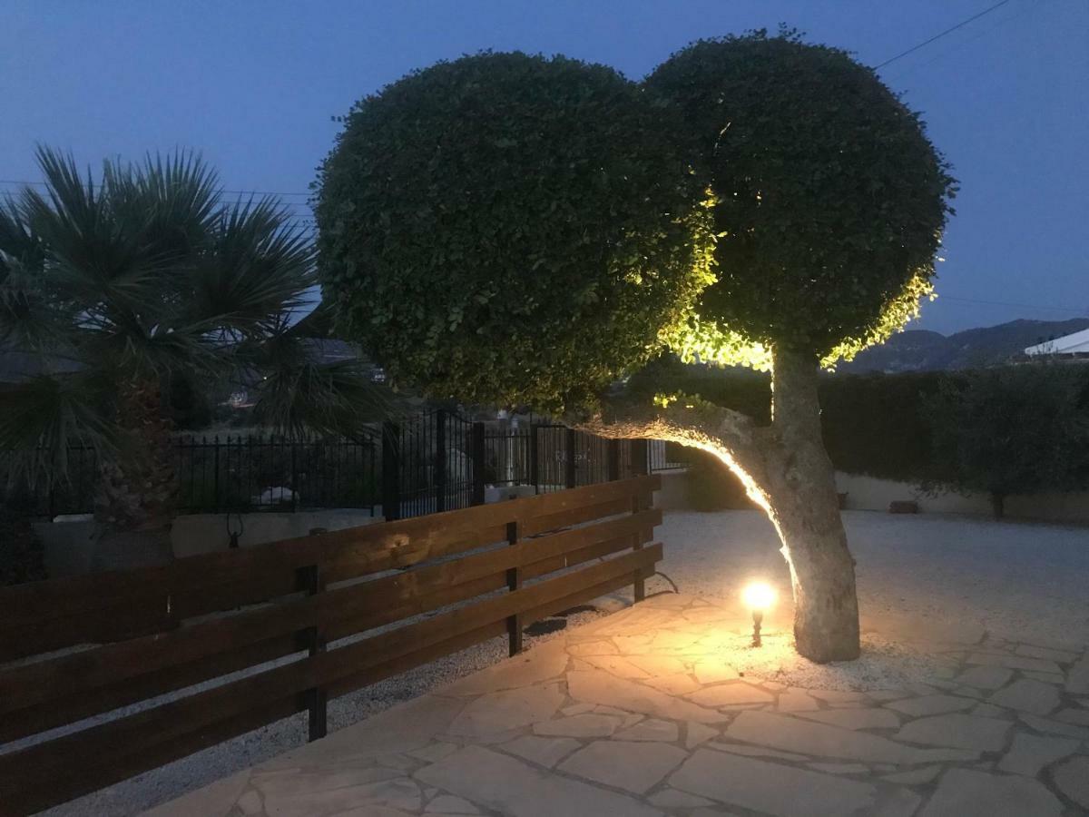 Lilly Villa Peyia Bagian luar foto