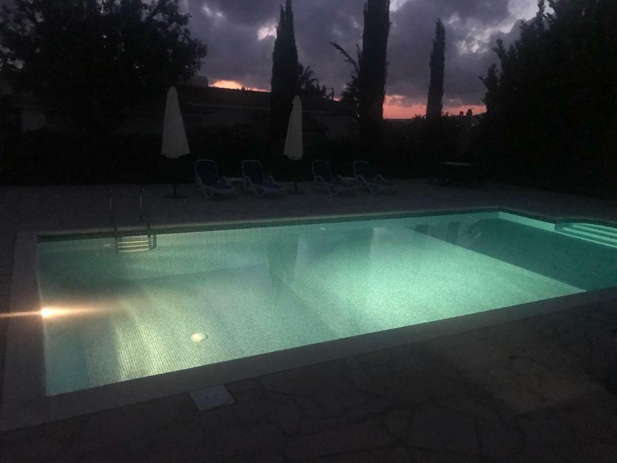 Lilly Villa Peyia Bagian luar foto